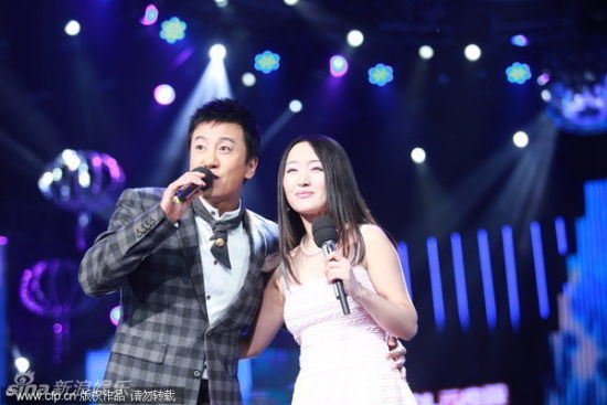 杨钰莹玉女不老 粉色蓬蓬裙似少女